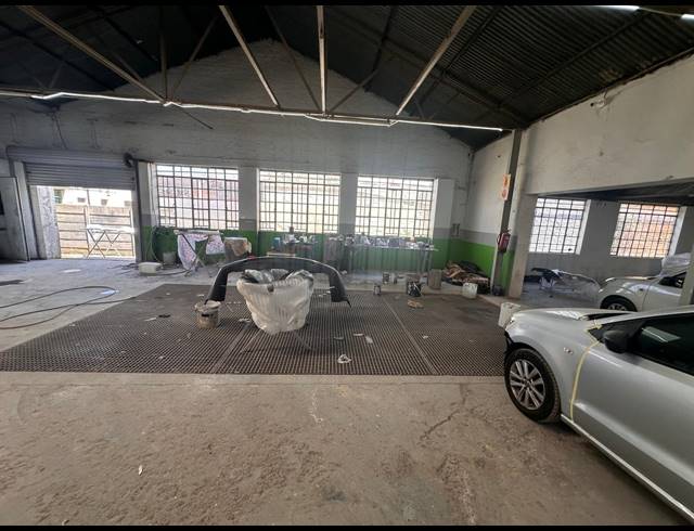 2,230M² INDUSTRIAL YARD FOR SALE IN KEMPTON PARK CENTRAL